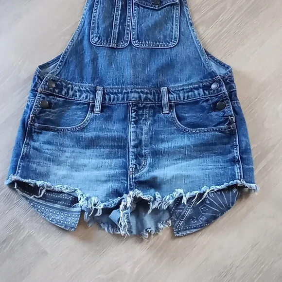 American Eagle Outfitters AEO Shortalls Blue Denim Handkerchief Pockets - Picture 2 of 10